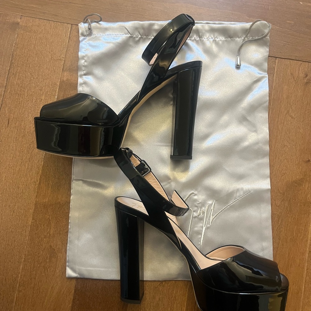 GIUSEPPE ZANOTTI Elegant Black Platform Heels